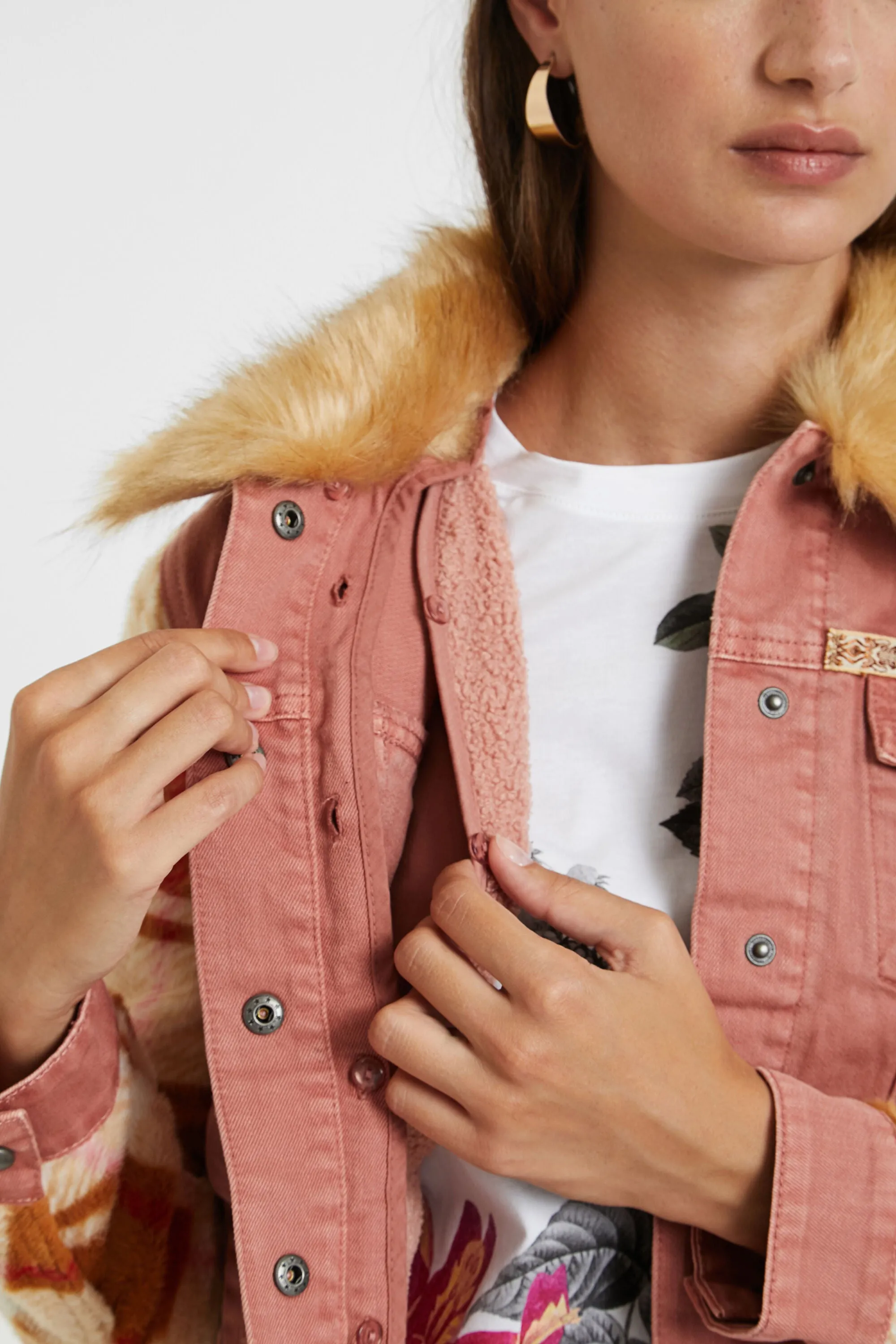 Checkis Pink Denim Jacket Checked Sleeves Faux Fur Collar Desigual Style 20WWEN03